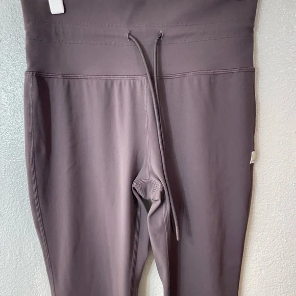 Vuori Daily Split Flare Athletic Legging Yoga Training Sleek Stretchy Size Small - Picture 1 of 14